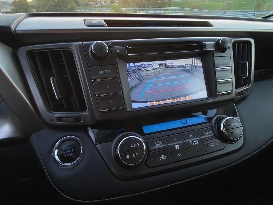 Toyota RAV 4 RAV4 2.0 D-4D 4X4 GANCIO DI TRAINO Lounge