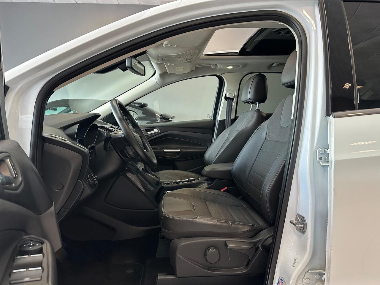 Ford Kuga 2.0 TDCI 140 CV 4WD Powershift Titanium gancio traino