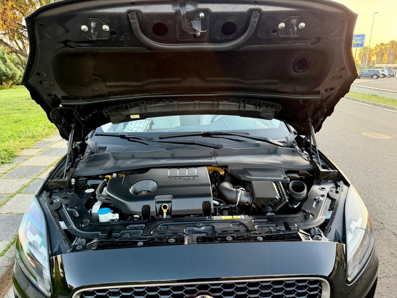 Jaguar E-Pace 2.0D 240 CV R-Dynamic-Anche Permuta-Garanzia
