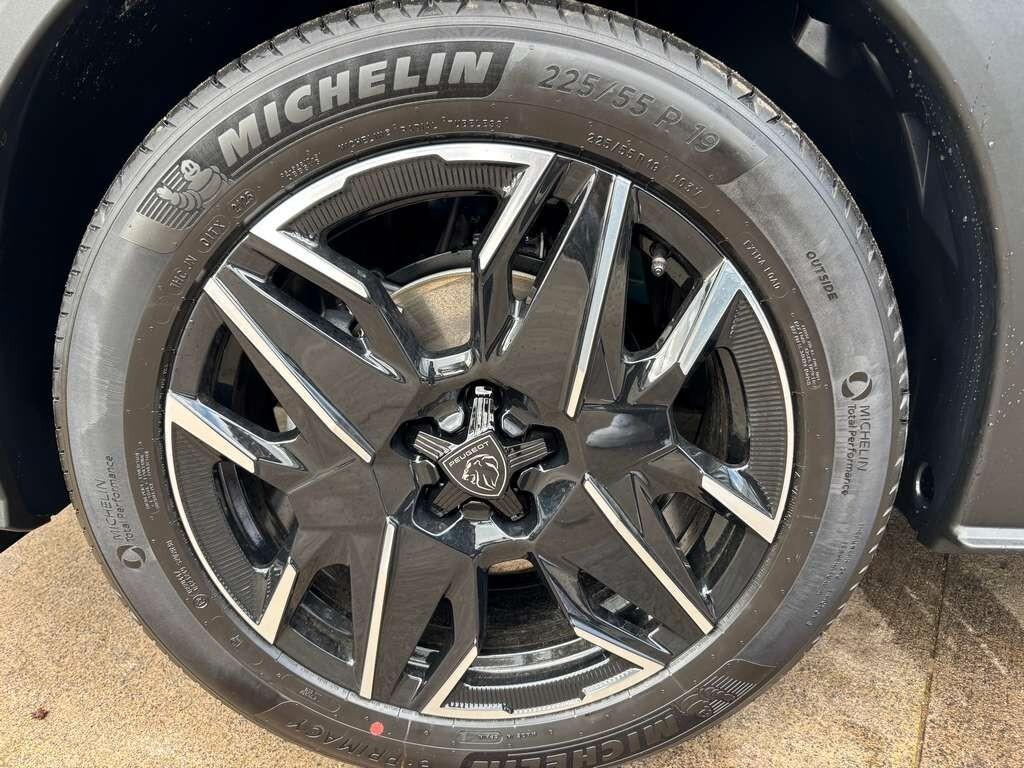 Peugeot 3008 Hybrid 145 Allure KM 0 IVA ESPOSTA Tua a solo 309 Euro al mese