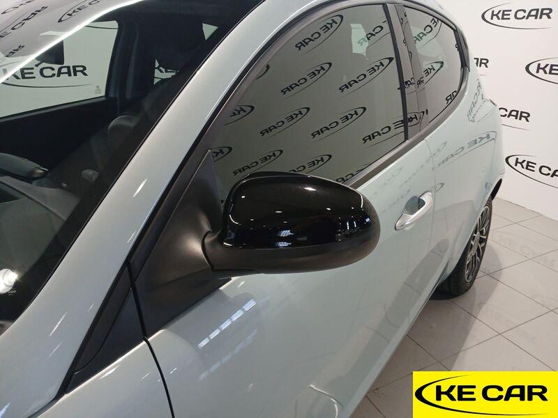 Lancia Ypsilon 1.0 FireFly 70cv Hybrid Platino