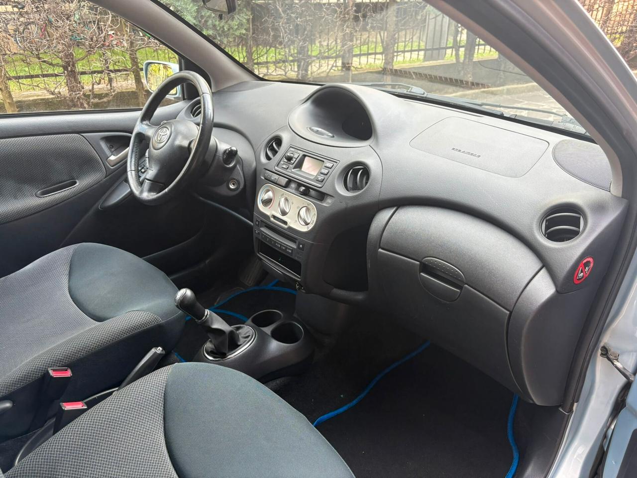 Toyota Yaris 1.0i 16V cat 5 porte Sol