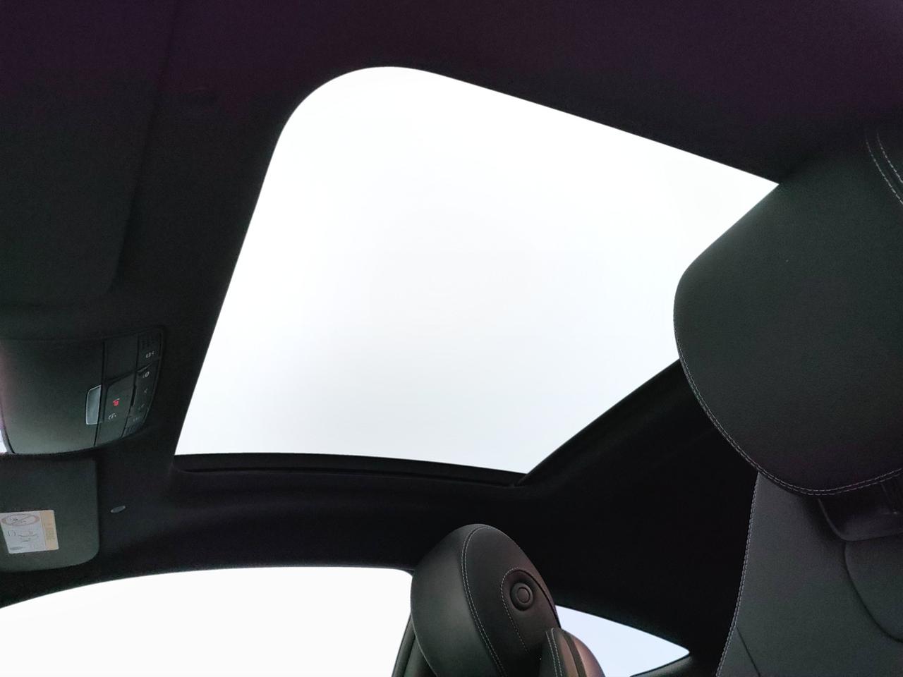 Mercedes-Benz Classe C-C205 2018 Coupe - C Coupe 220 d Premium Plus 4matic auto