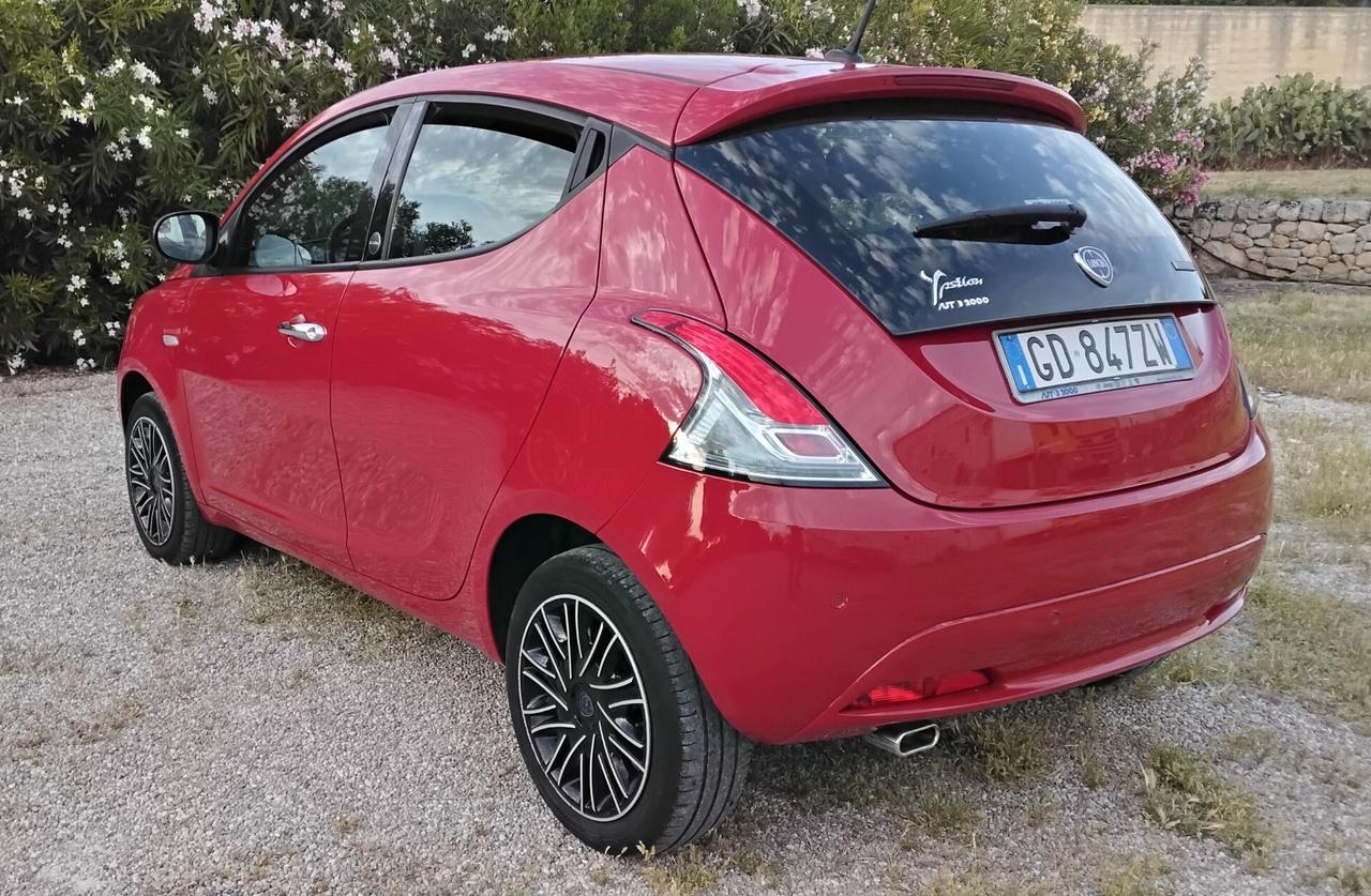 Lancia Ypsilon 1.0 FireFly 5 porte S&S Hybrid Ecochic Silver