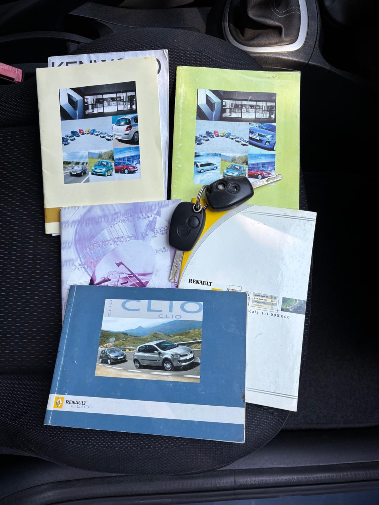 Renault Clio 1.2 16V UNI PRO!