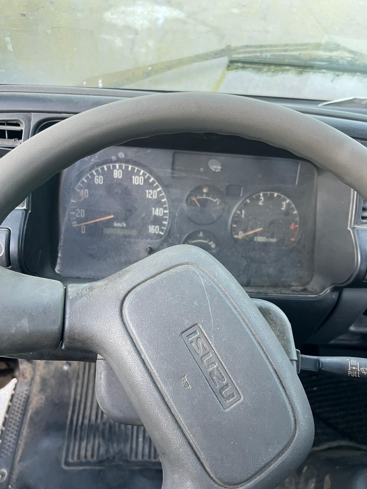 ISUZU CON GRU CASSONE FISSO