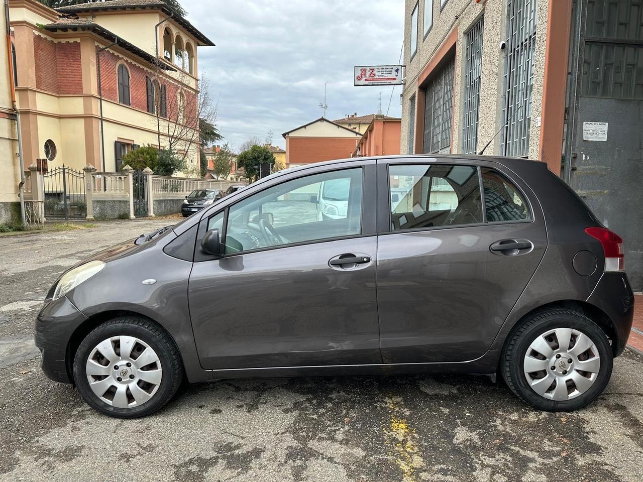 Toyota Yaris 1.0 5 porte