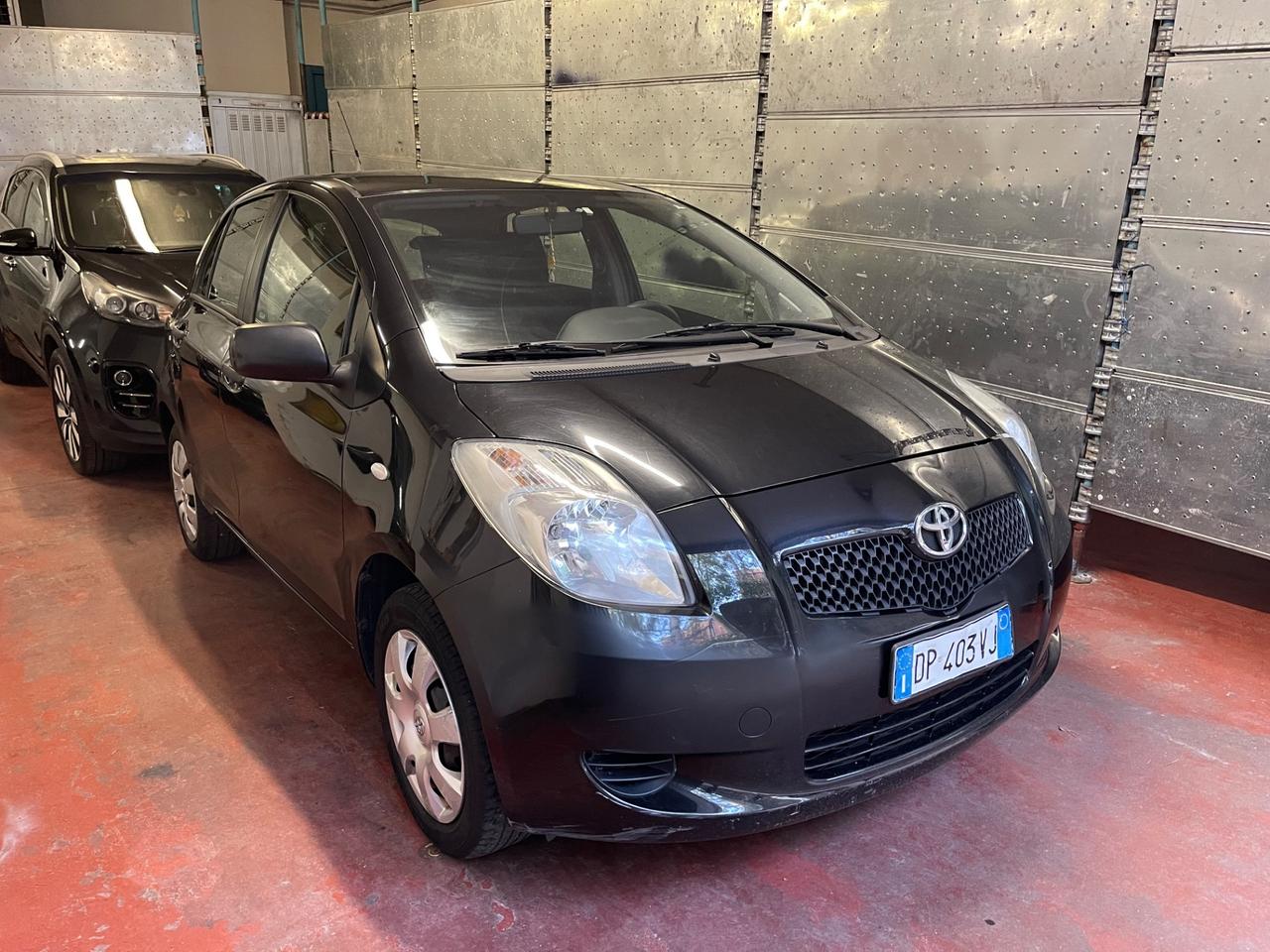 Toyota Yaris 1.0 5 porte