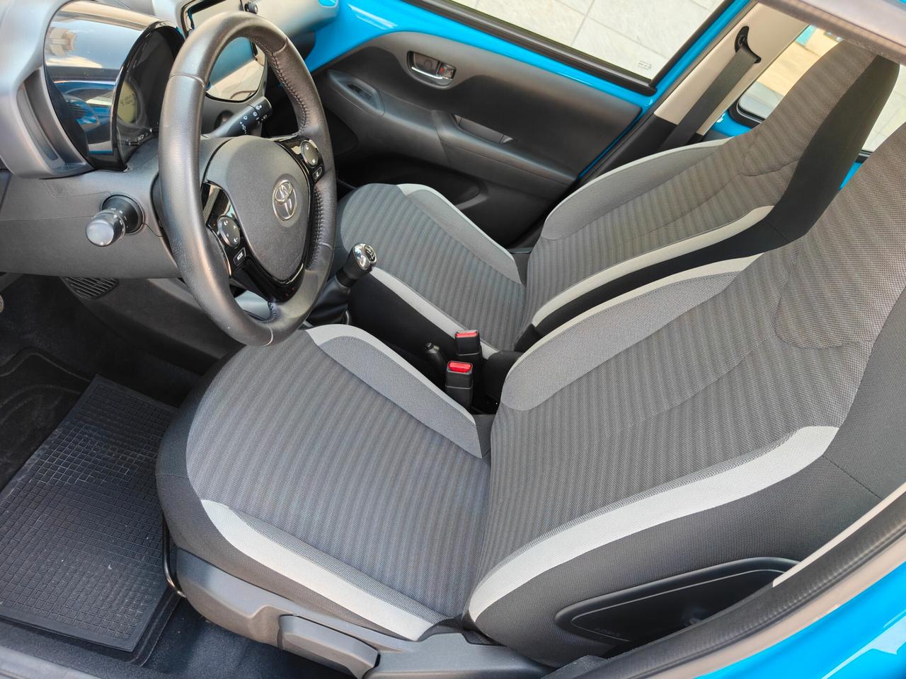 Toyota Aygo 1.0 VVT-i 72 CV 5 porte x-fun