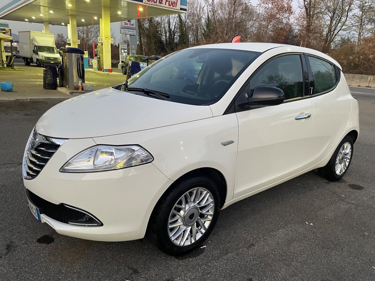 Lancia Ypsilon 1.2 69 CV 5 porte*Neopatentati*Solo 30000km*