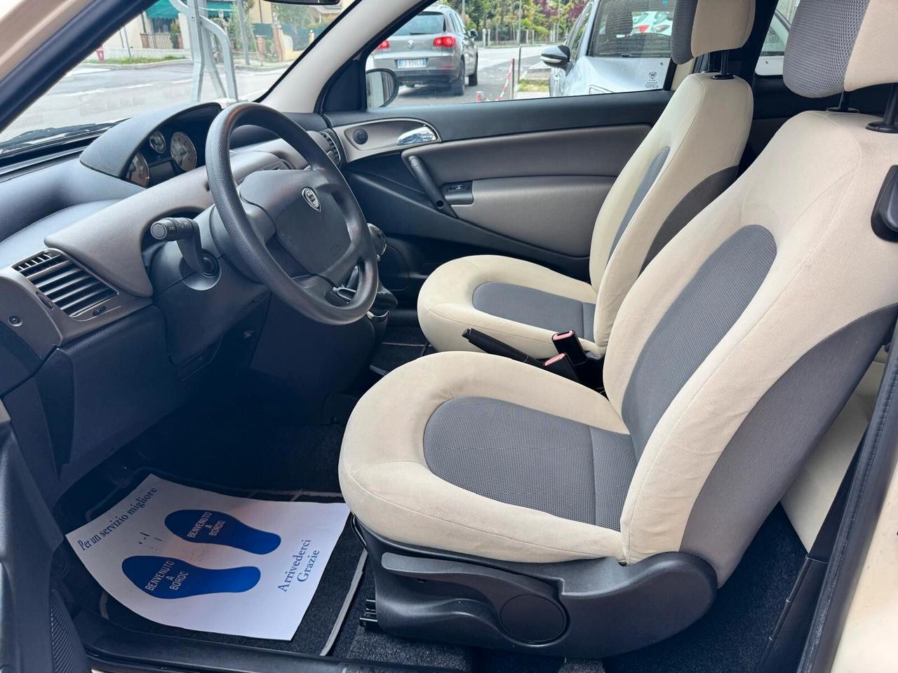 Lancia Ypsilon 1.2 16V Platino