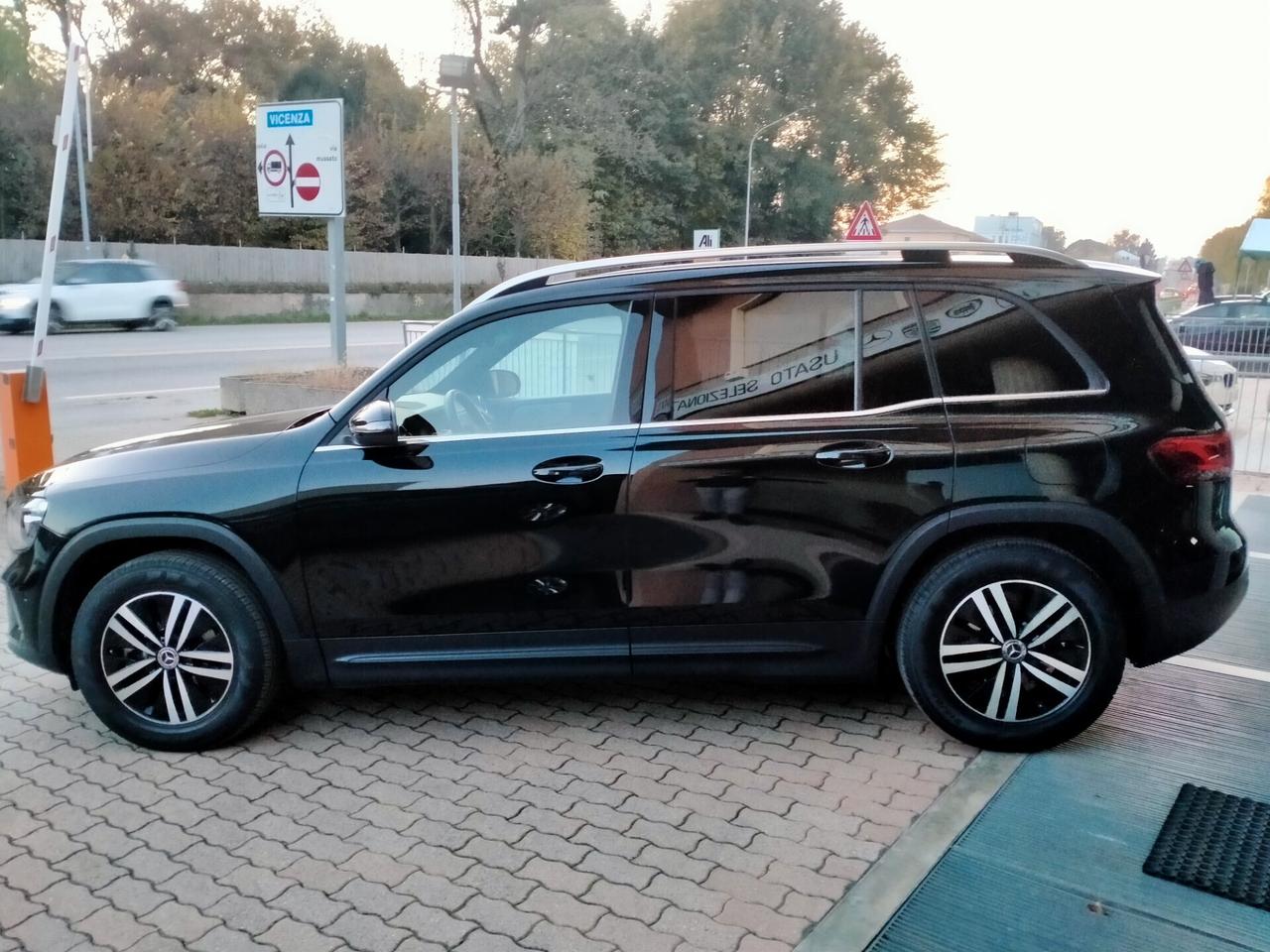 Mercedes-Benz GLB 180 D BUSINESS EXTRA 8MLED/SEDILI SPORT/DISPLAY MAXI