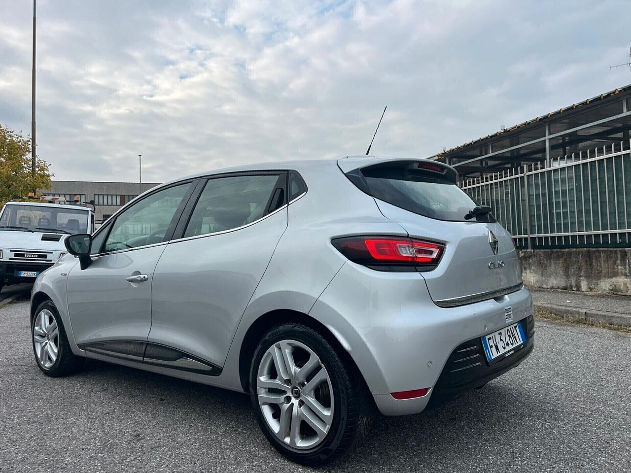 Renault Clio 1.5DCI MOSCHINO X NEOPANTETATI