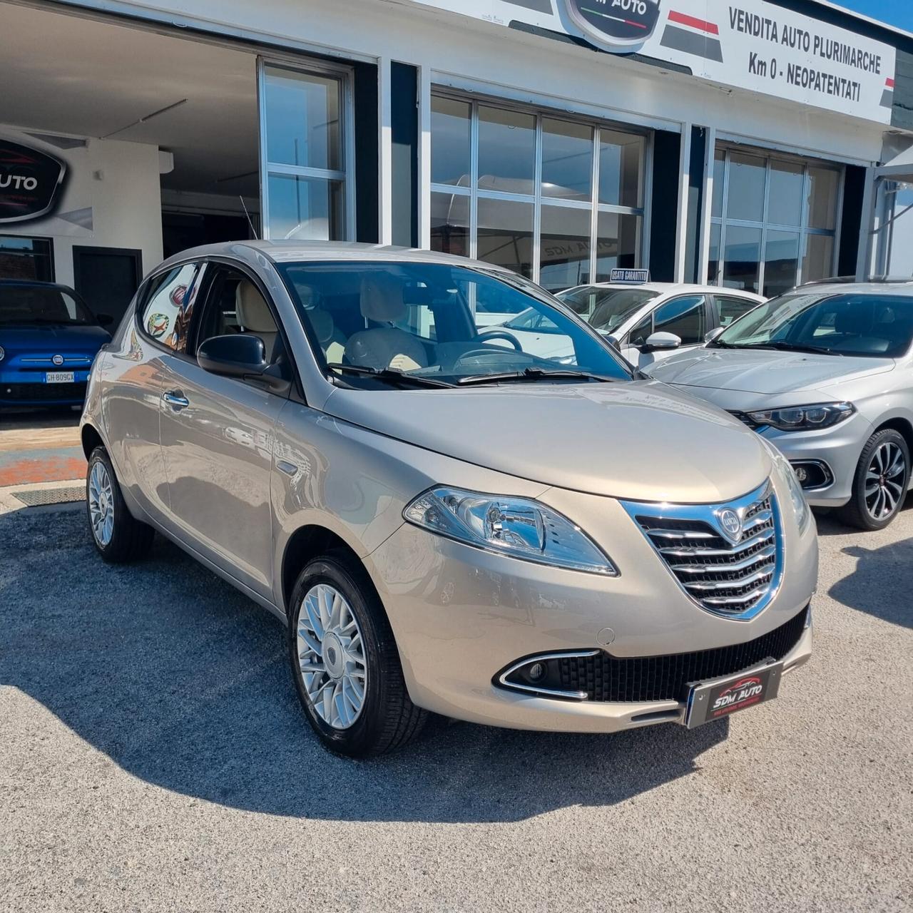 Lancia Ypsilon 0.9 TwinAir 85 CV 5 porte Metano Ecochic Elefantino