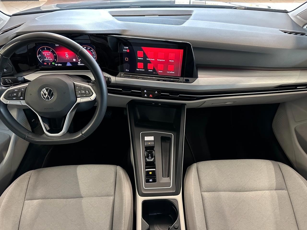 Volkswagen Golf Variant 2.0 tdi LIFE 115cv dsg LUCI AMB*CARPLAY*LED