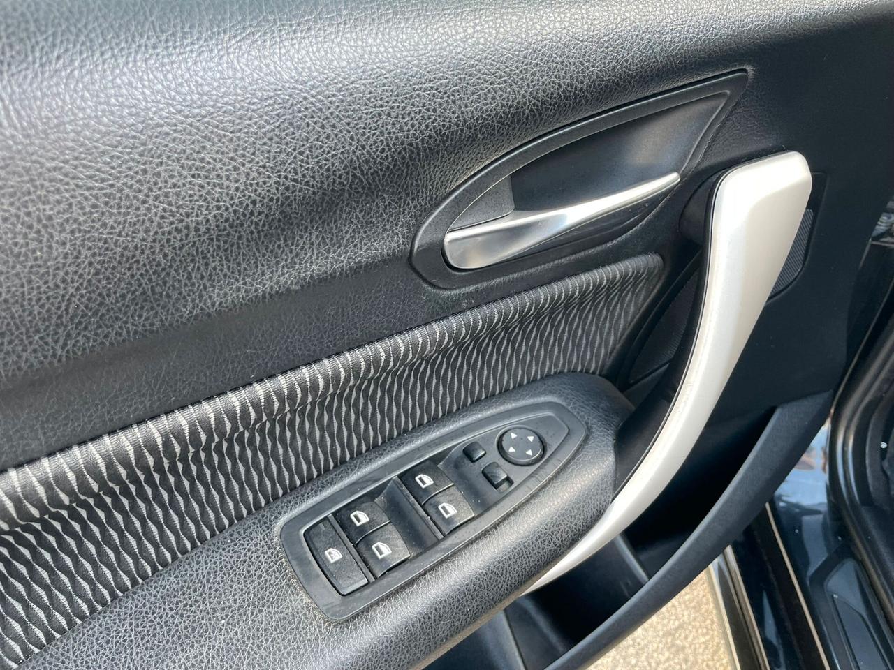 Bmw 116 116d 5p. Unique