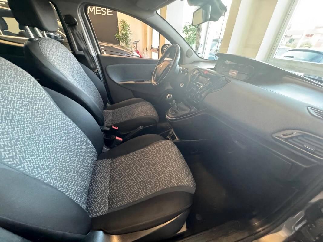 Lancia Ypsilon III 1.0 firefly hybrid Silver Plus s&s 70cv
