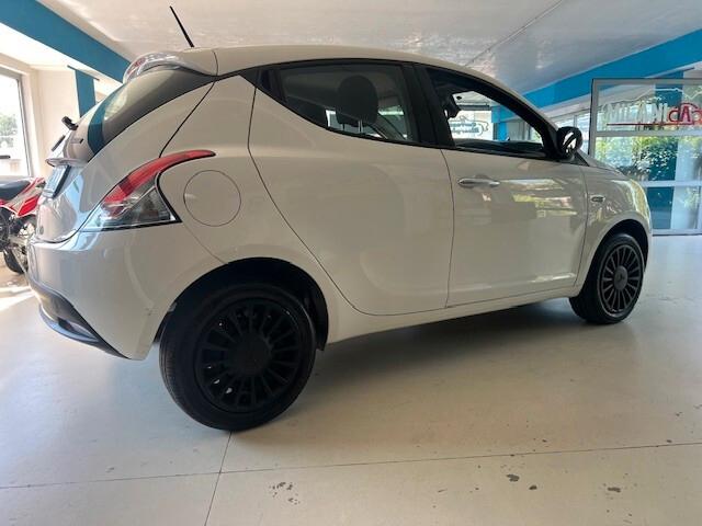 LANCIA YPSILON 1.0 HYBRID FIREFLY SILVER ADATTA A NEO PATENTATI PARI AL NUOVO! SOLO 22.000KM