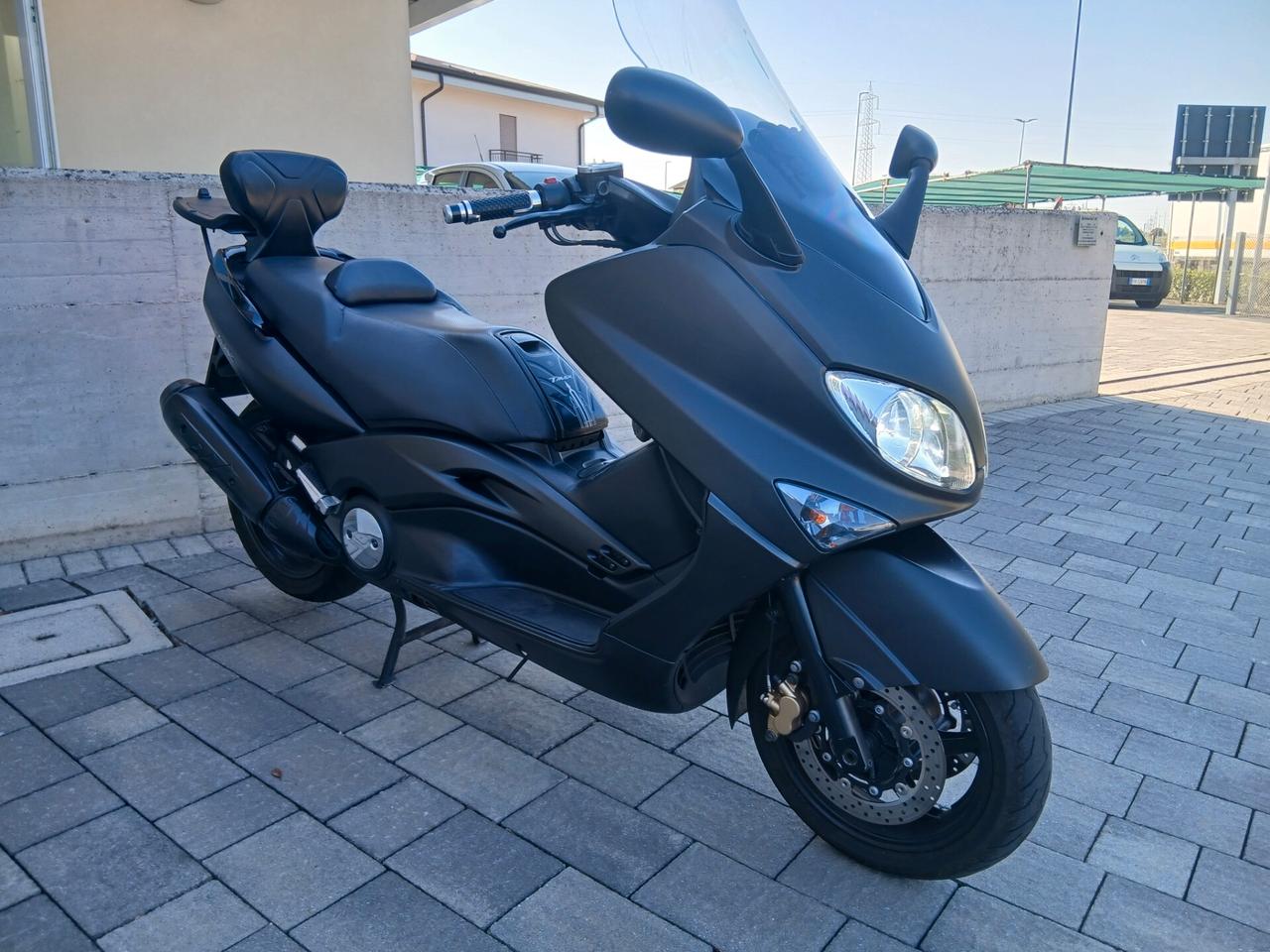 Yamaha T Max black+led+cupolino e bauletto...permute auto