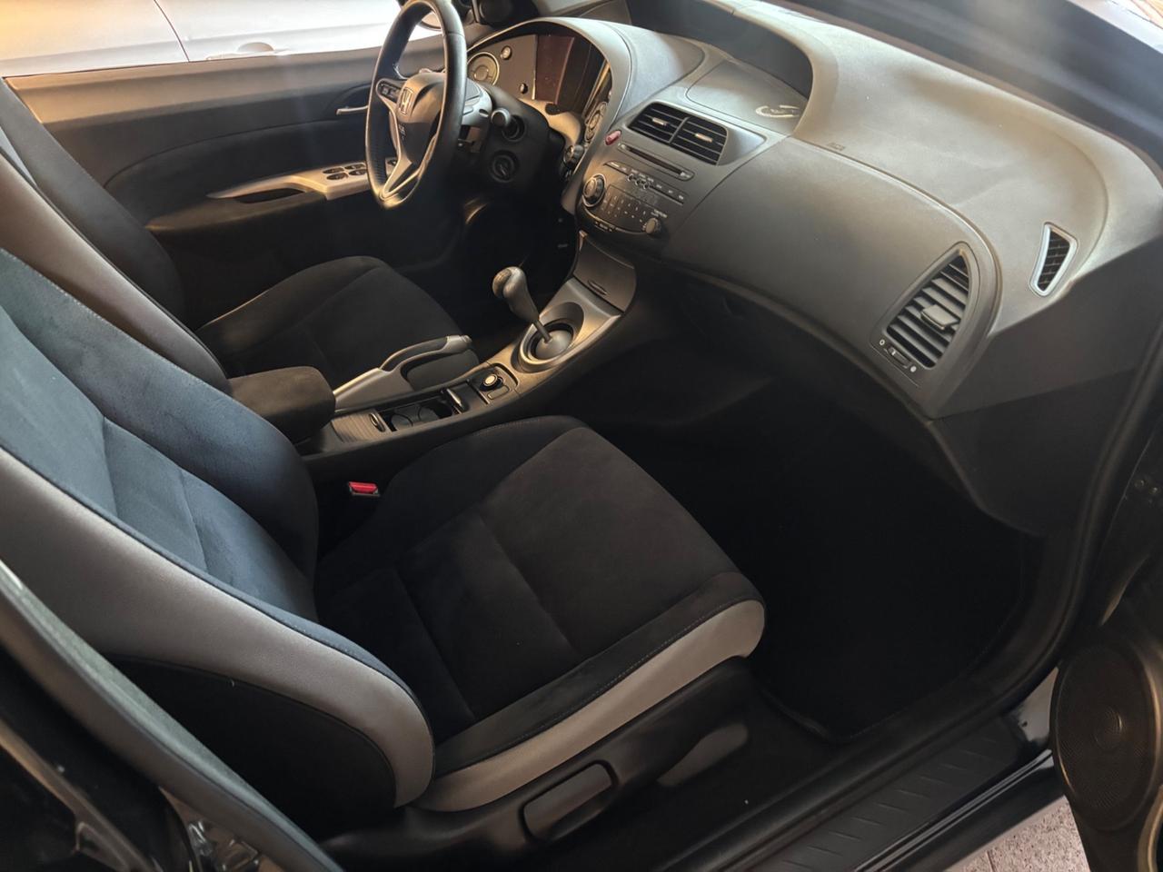 Honda Civic 1.8 i-VTEC 5p. Exclusive LE