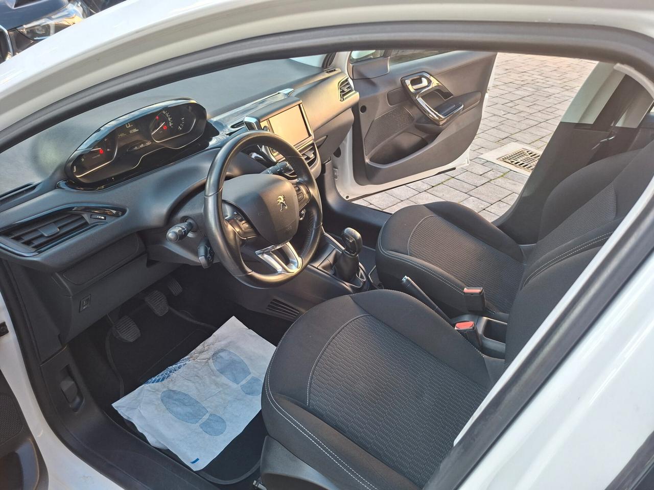 Peugeot 208 BlueHDi 75 5 porte EURO 6 - OK NEOPATENTATI