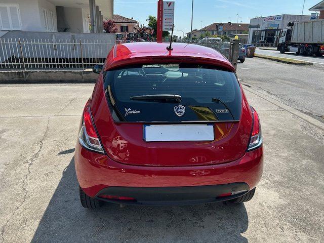 LANCIA Ypsilon 1.0 FireFly 5 porte S&S Hybrid Ecochic Silver