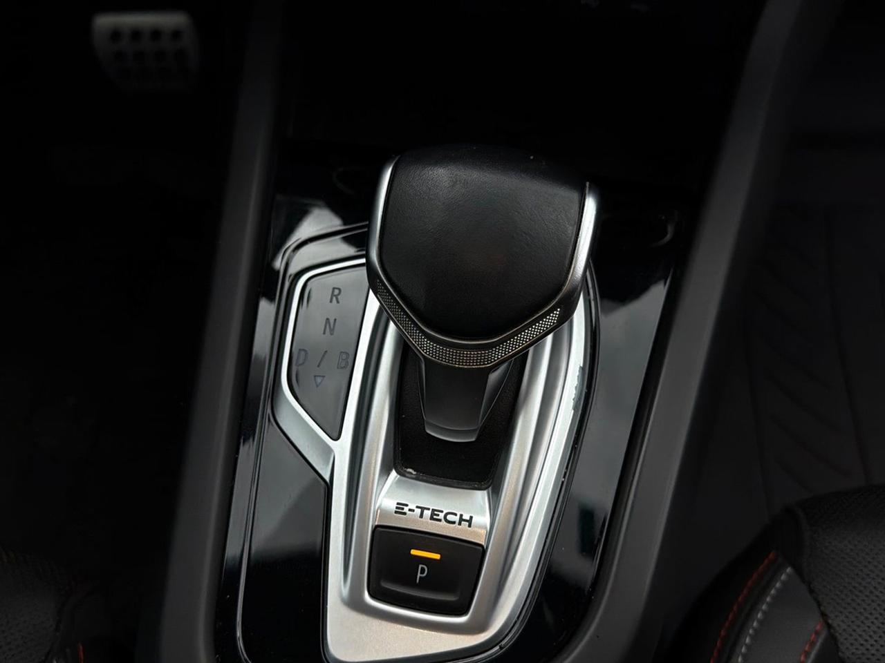 Renault Arkana 1.6 e-tech full hybrid e-tech engineered 145cv