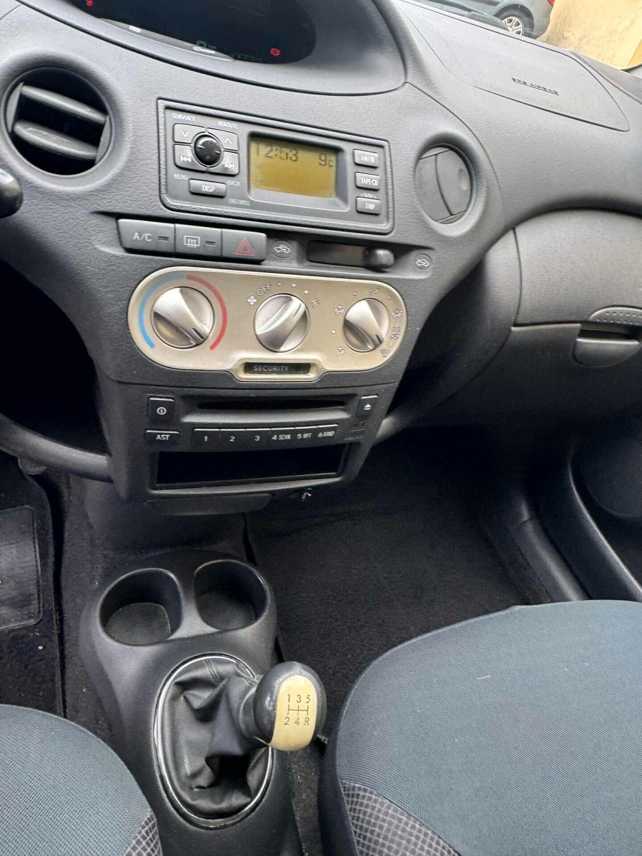 Toyota Yaris 2003 1.0 Benzina OK NEOPATENTATI