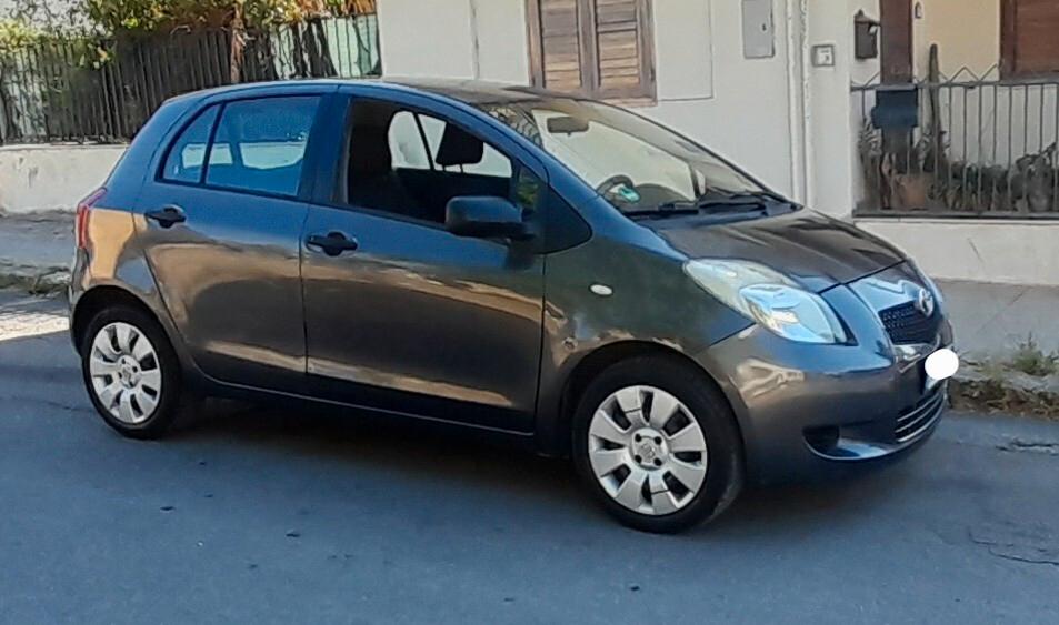 Toyota Yaris benzina x neo patentati