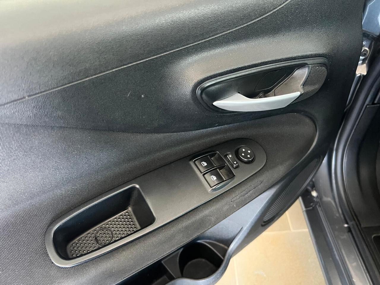 Fiat Punto 1.2 Lounge 2017 69Cv