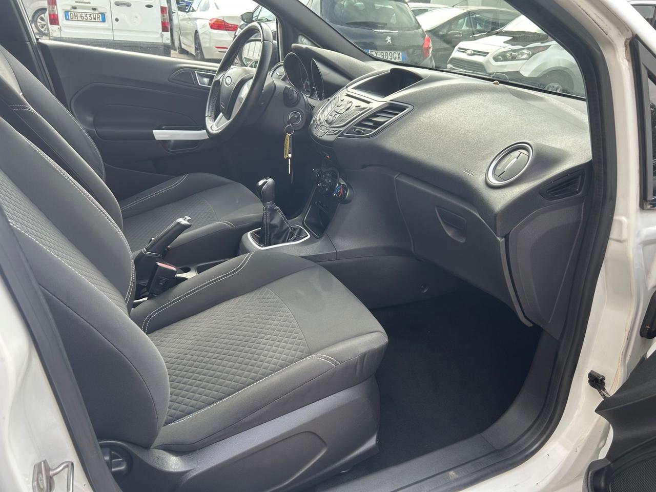 Ford Fiesta 1.5 TDCi Black & White Edition Euro 6B