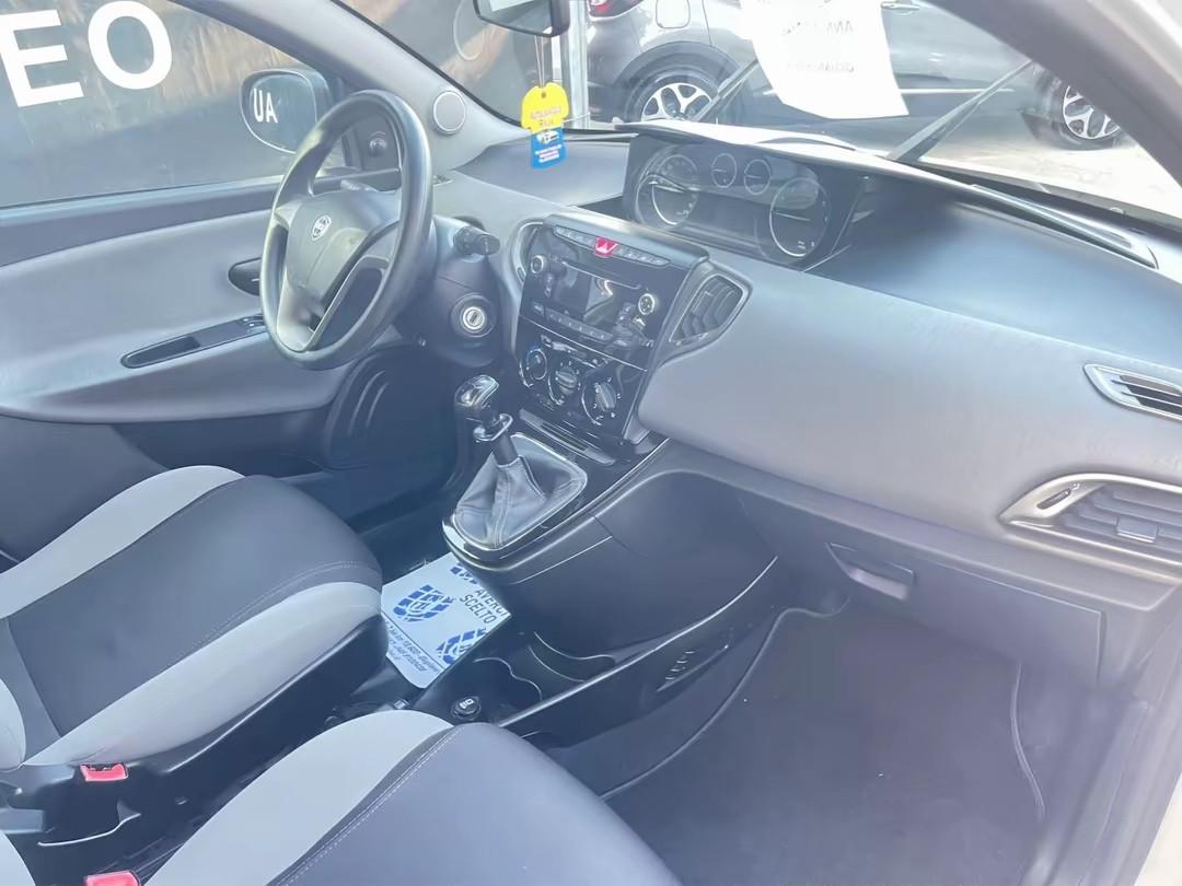 Lancia Ypsilon 1.2 benzina e gpl di serie Ecochic Gold