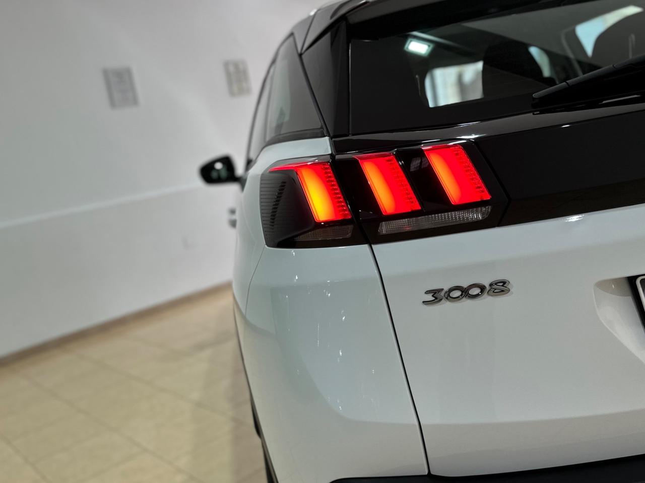 Peugeot 3008 BlueHDi 130 S&S EAT8 Business