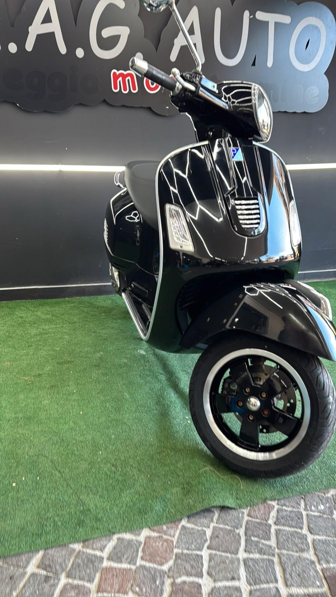 Piaggio Vespa 300 GTS