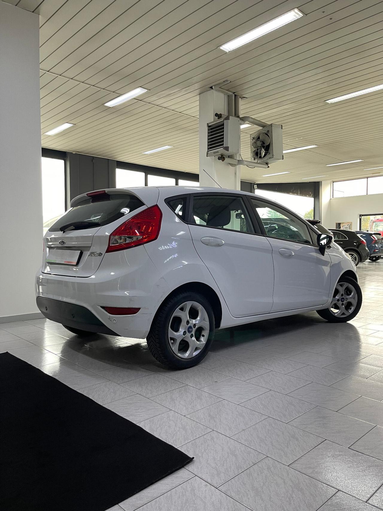 Ford Fiesta 1.4 5 porte Bz.- GPL Titanium - PASSAGGIO INCLUSO