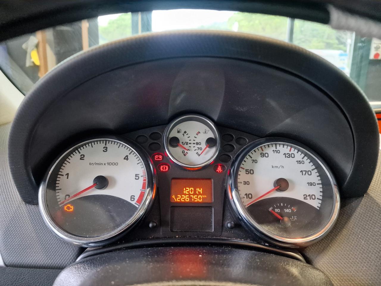 Peugeot 207 1.6 HDi 110CV CC Féline
