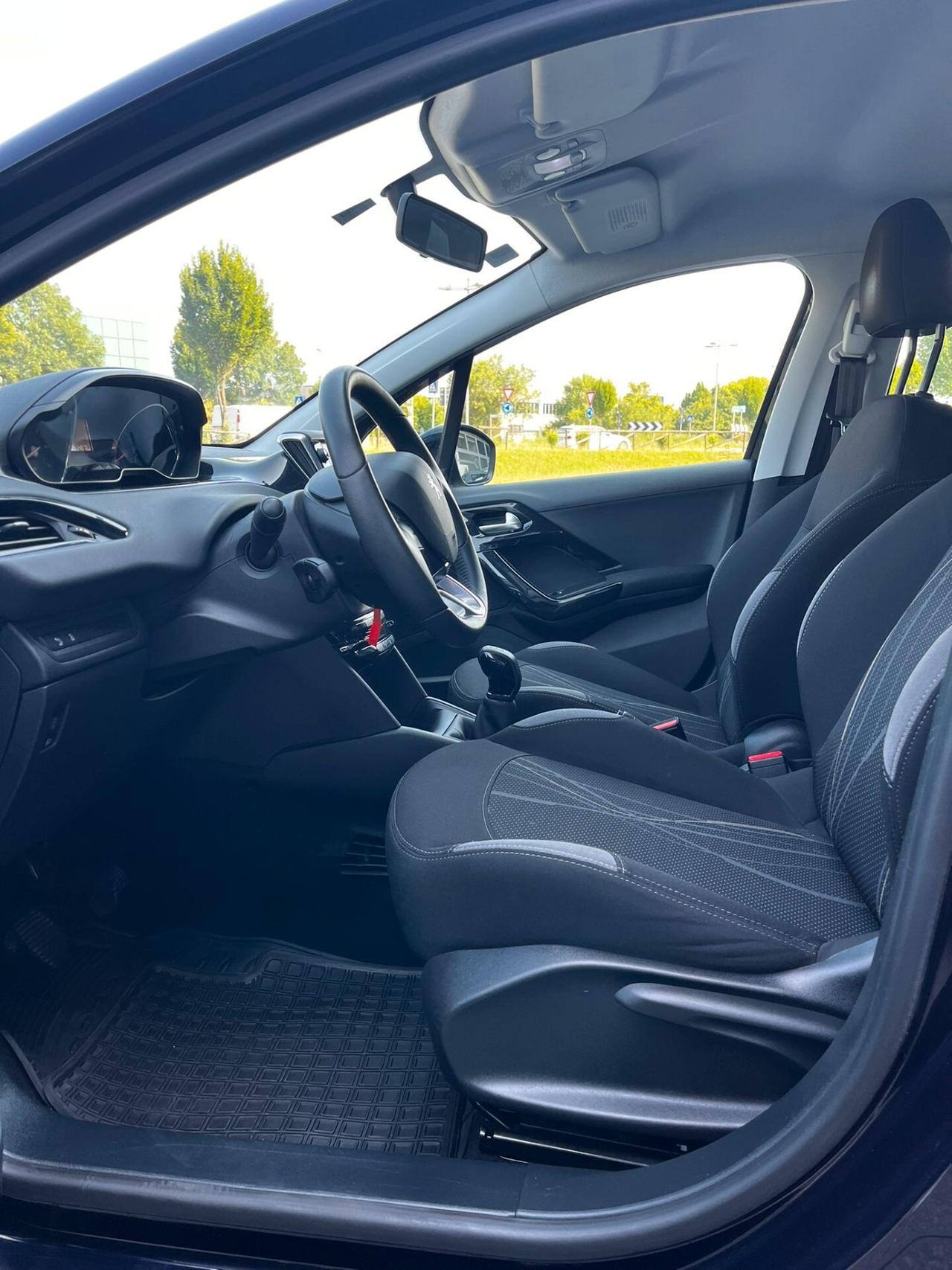 Peugeot 208 1.2 Neopatentati