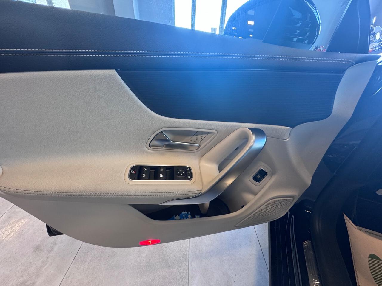 MERCEDES CLA 180CDI KM 42.000 SEDAN AT8 TETTO SPORT