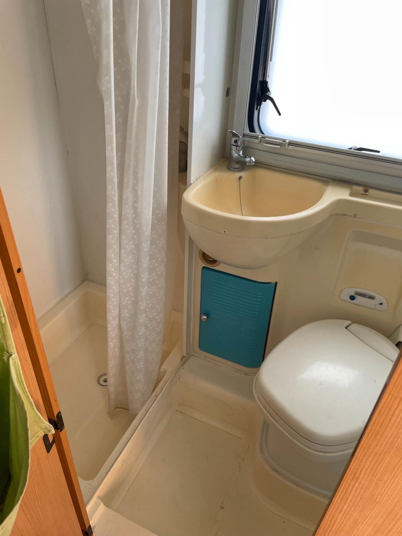 Ford Autocaravan mansardato Rimor Katamarano 5 - 6 posti letto