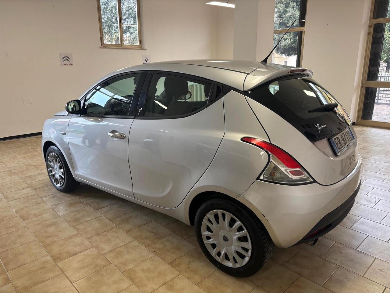 LANCIA YPSILON ANNO 2013 bz 1.2 ADATTA NEOPATENTATI KM 209 mila