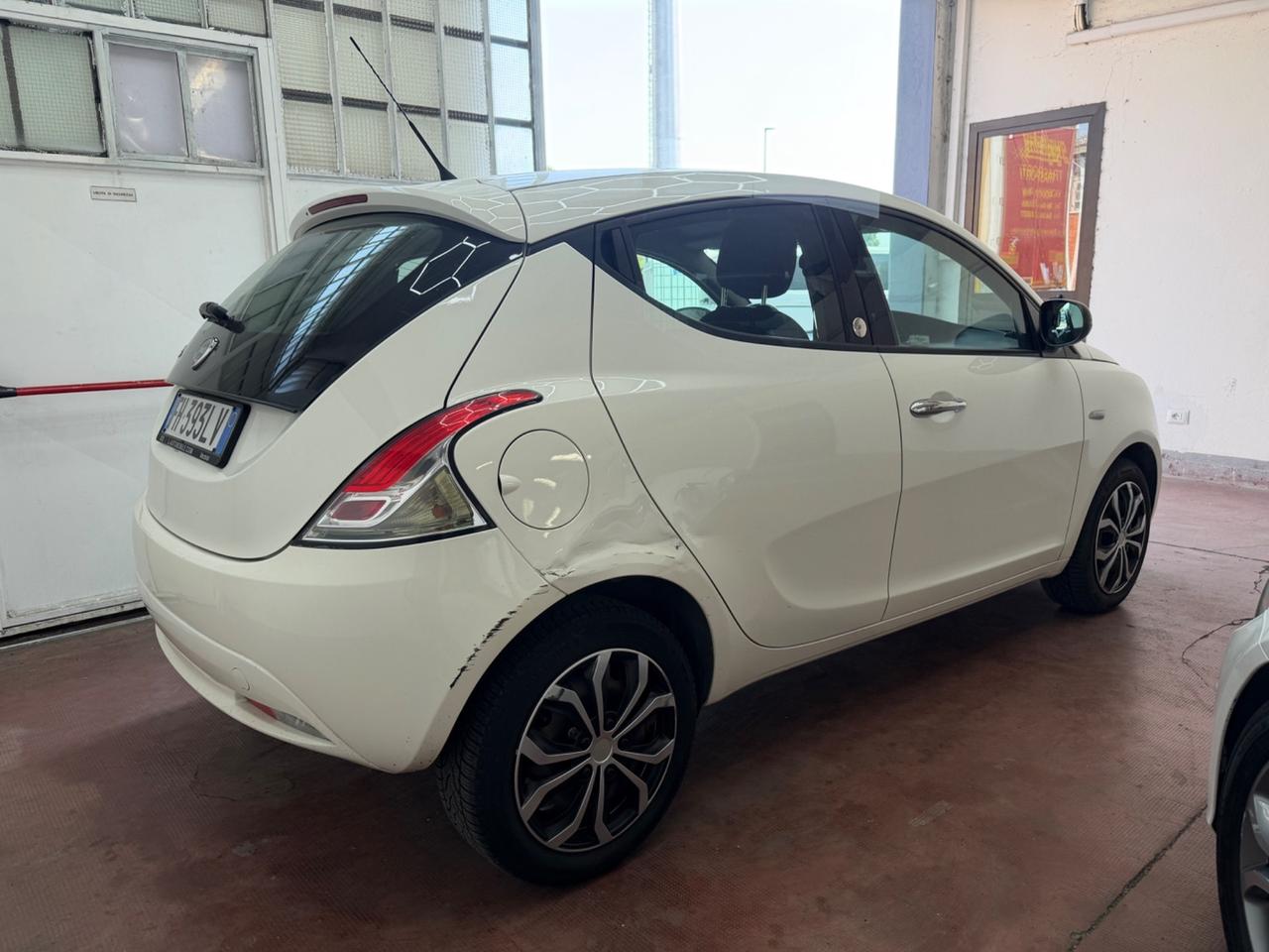 Lancia Ypsilon 1.2 69 CV 5 porte GPL Ecochic Silver