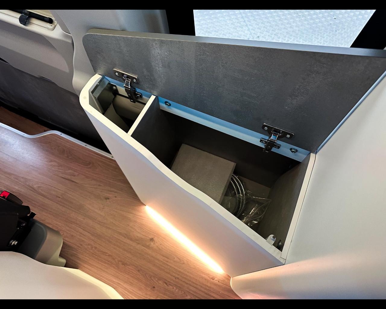 FORD Transit Nugget 320 2.0 Ecoblue 170cv aut. PC