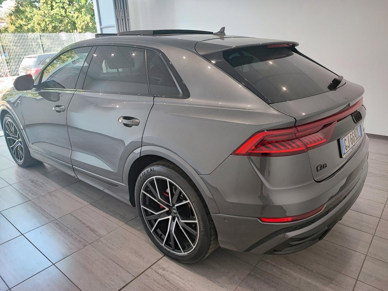 Audi Q8 55 TFSI e quattro tiptronic Sport