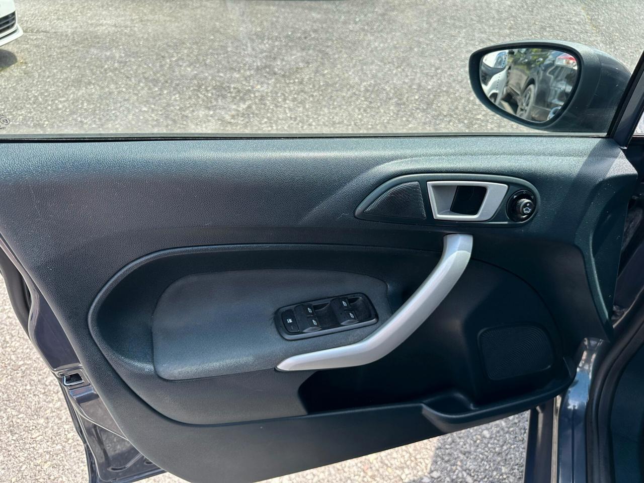 Ford Fiesta 1.4 TDCi 70CV 5 porte Titanium