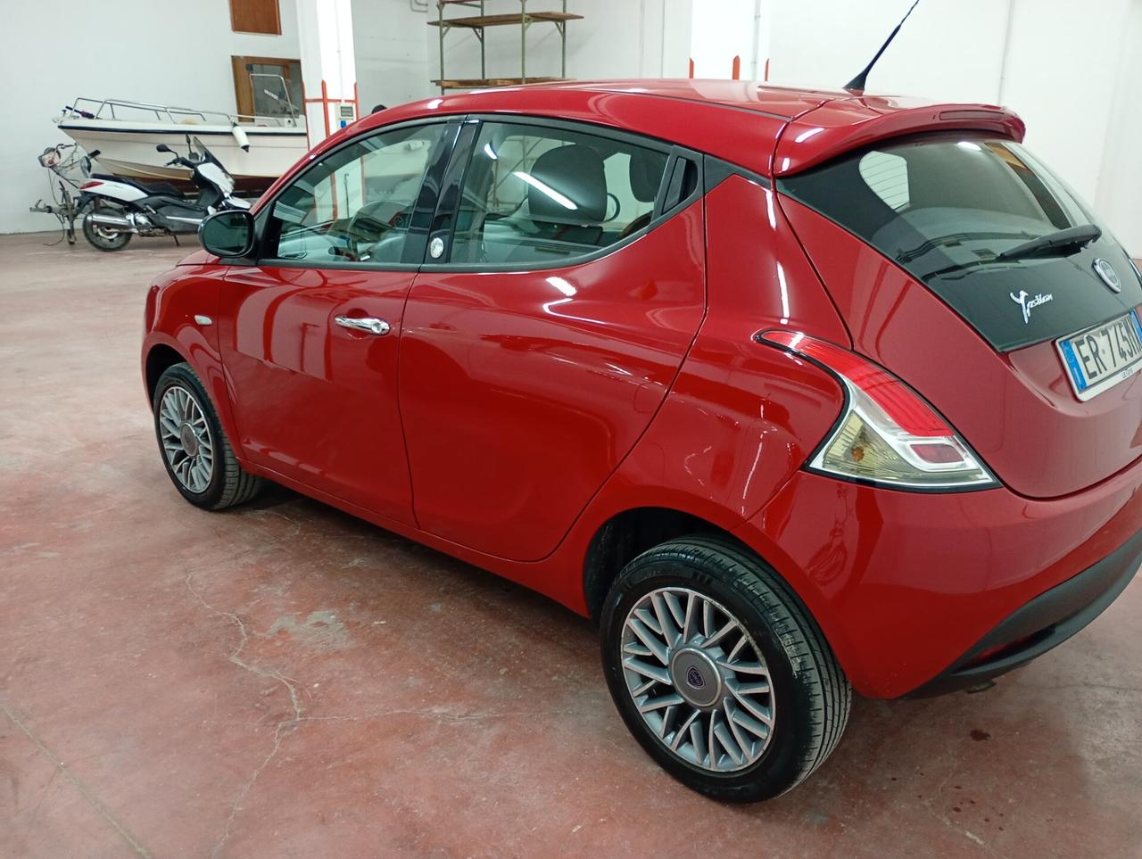 Lancia Ypsilon 0.9 TwinAir 85 CV 5 porte Metano Ecochic Gold