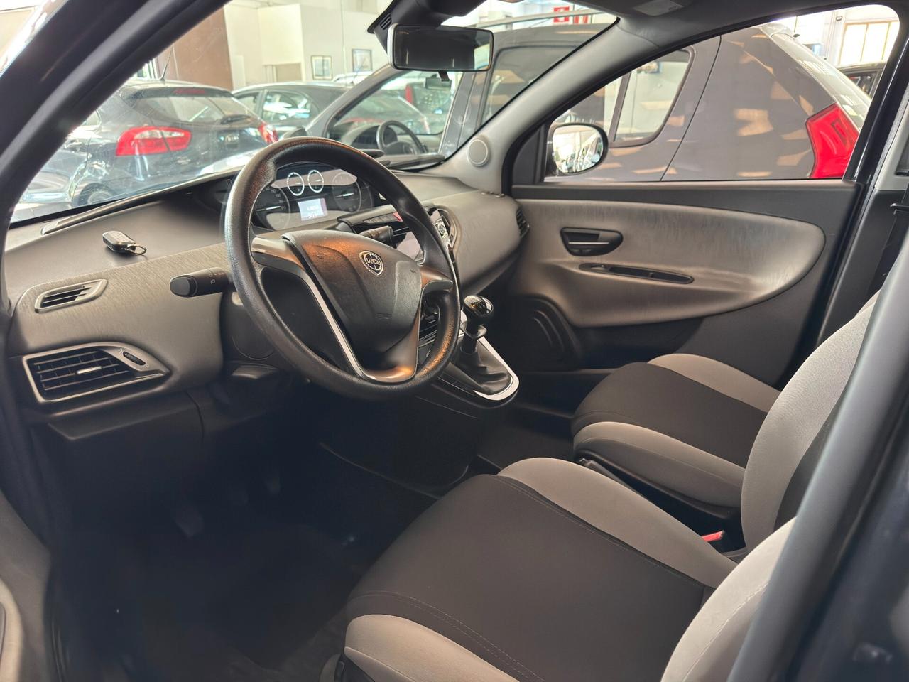 Lancia Ypsilon 0.9 TwinAir 85 CV 5 porte Metano Ecochic Gold - NEOPATENTATI