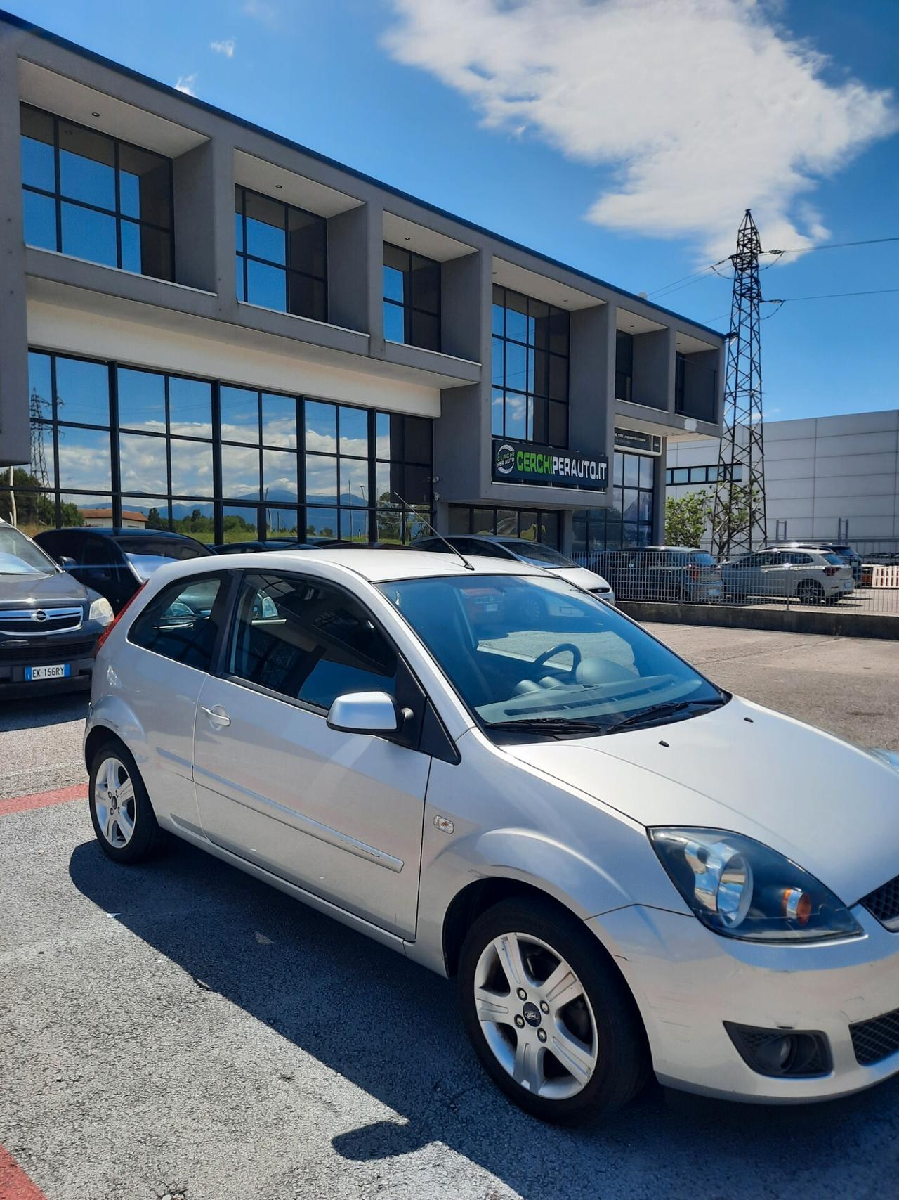 Ford Fiesta 1.2 16V 3p. Ghia OK NEOPATENTATI