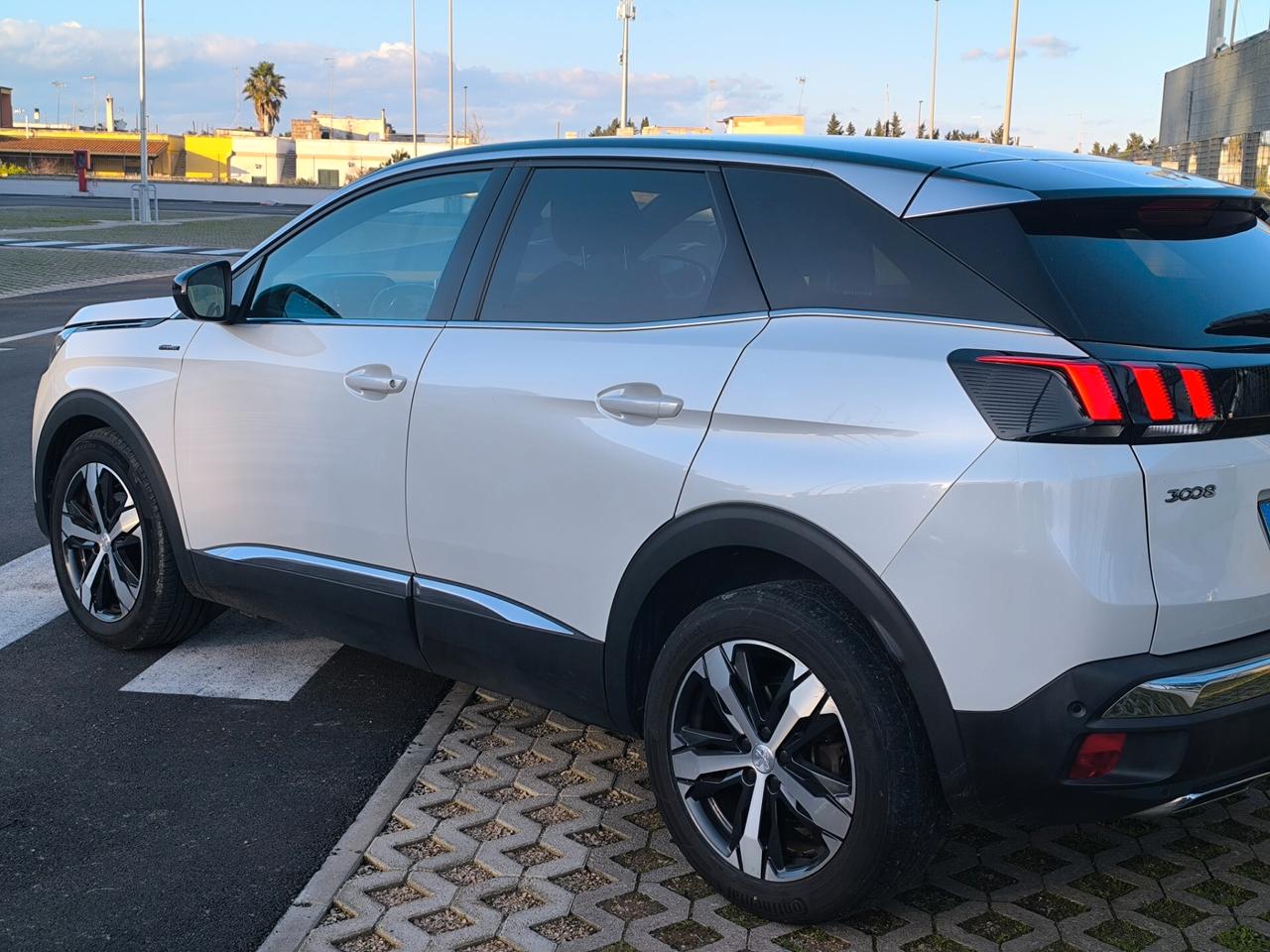 PEUGEOT 3008 GTLINE 1.5 HDI 130cv AUTOMATICO KM 107.000