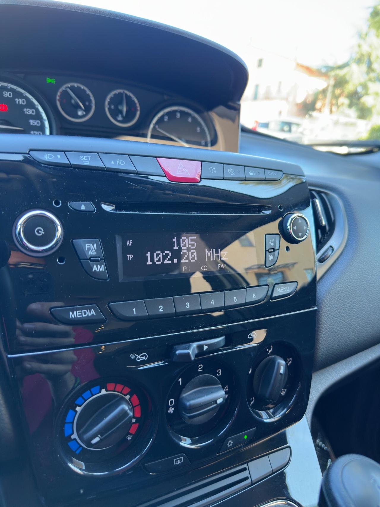 Lancia Ypsilon 0.9 TwinAir 85 CV 5 porte S&S DFN Platinum