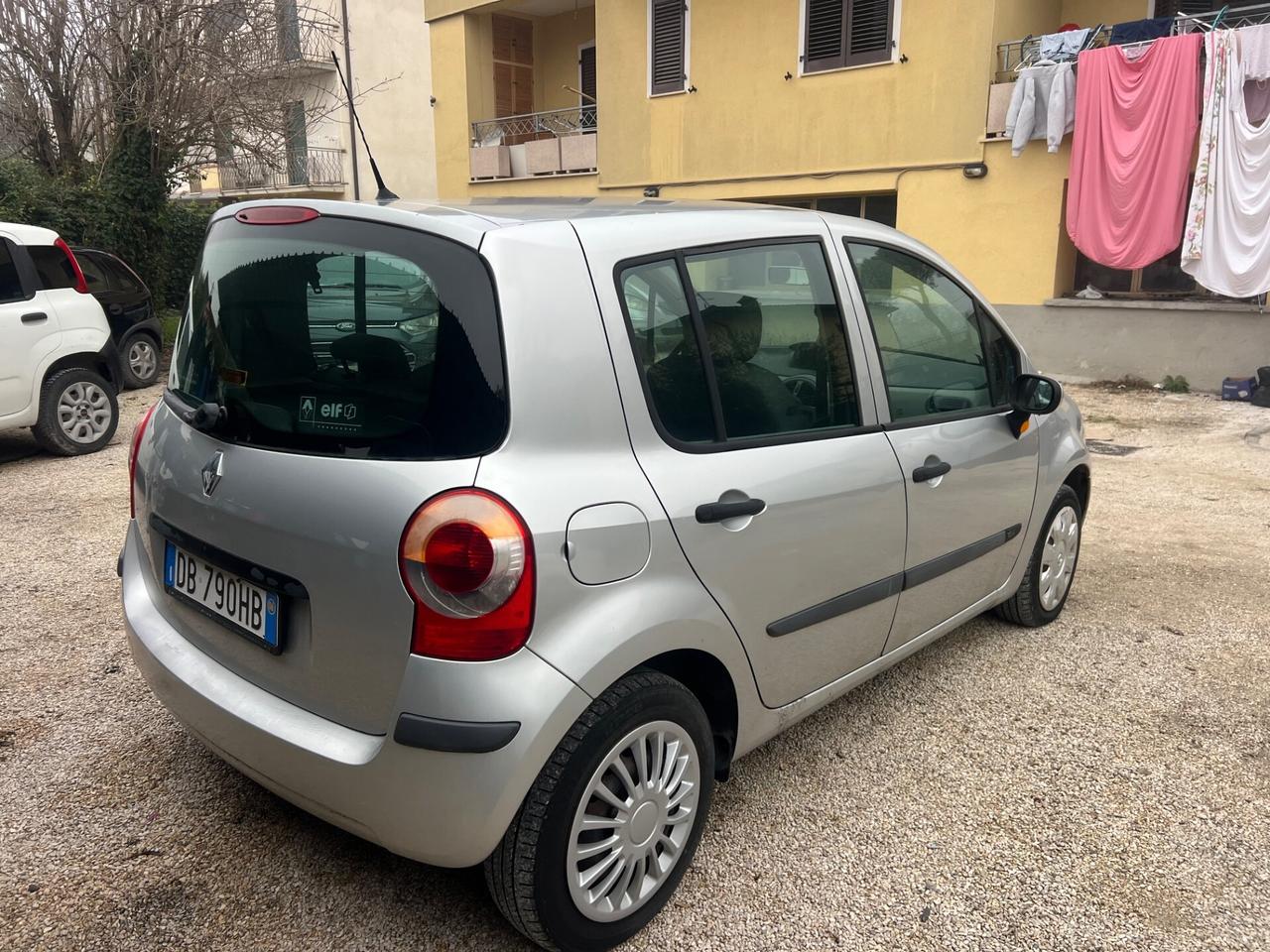 Renault Modus 1.2 16V Saint Tropez